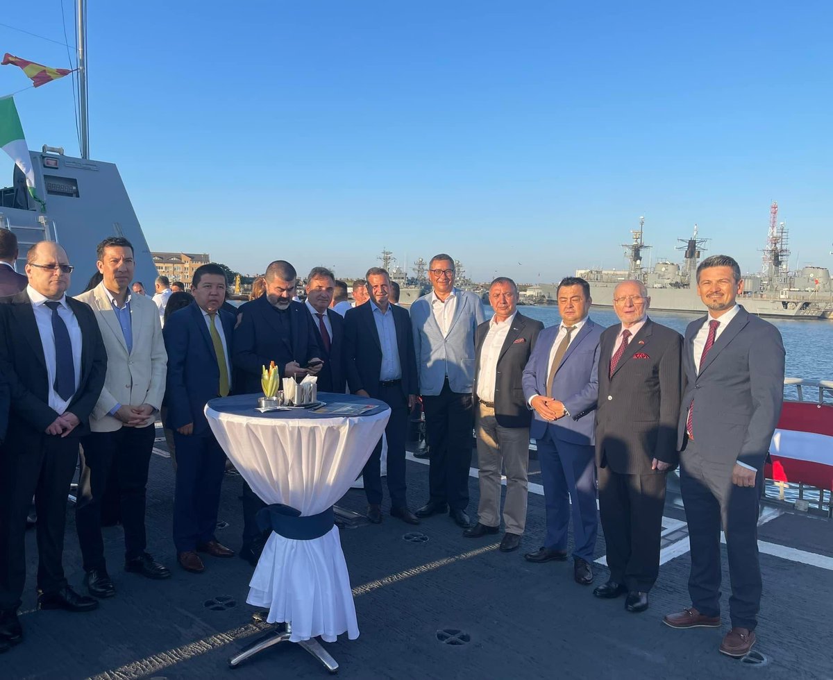 romanyatiad's tweet photo. Dernek Başkanımız Ufuk Tandoğan, TCG Kınalıada (F-514) Korveti’nin Köstence limanını ziyareti vesilesi ile düzenlenen resepsiyona katıldı. https://t.co/3Isx2DcpYn