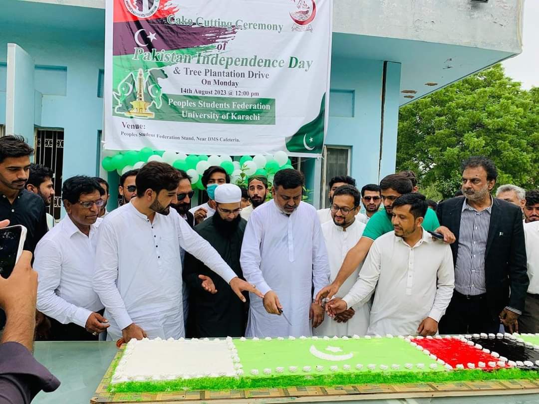 SardarNoorAhme5's tweet photo. Attended As a cheif guest #14August Happy independance day Cake cutting & tree plantation at karachi university Along With vice chancelour karachi university & official of #PSFKu & other different departments students of karachi university attended the event
#OrganisedByPSFKu https://t.co/FxAPEeHFG9