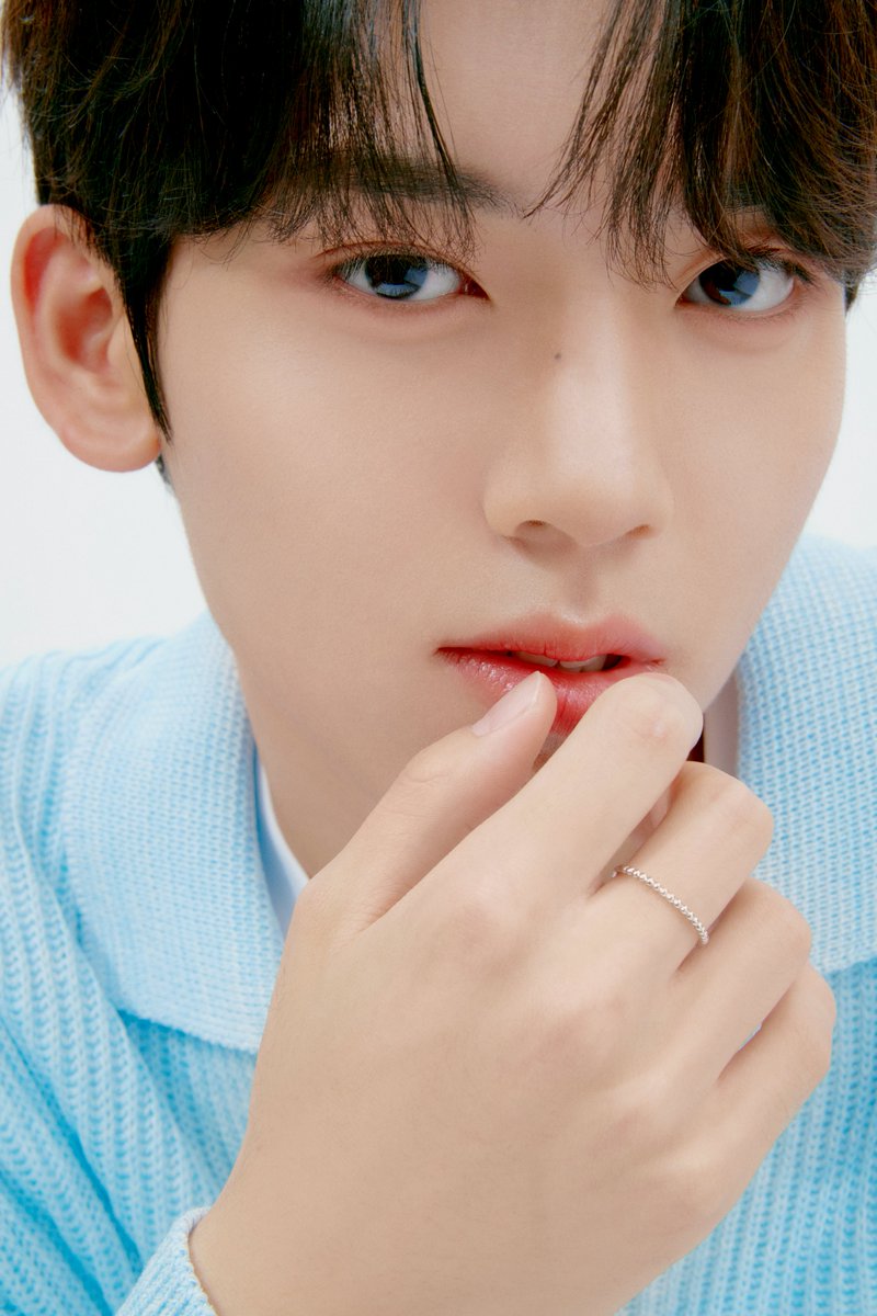 💚브링그린 X 제로베이스원💚
제로베이스원의 반짝반짝한 피부 비결?
브링그린 징크테카 트러블 세럼이라던데?😉

예민한 피부 트러블 세럼으로 진정해💧
👉 bit.ly/3rSNkSd

인스타에 올렸던 개인컷 고화질로 받아가세요❤