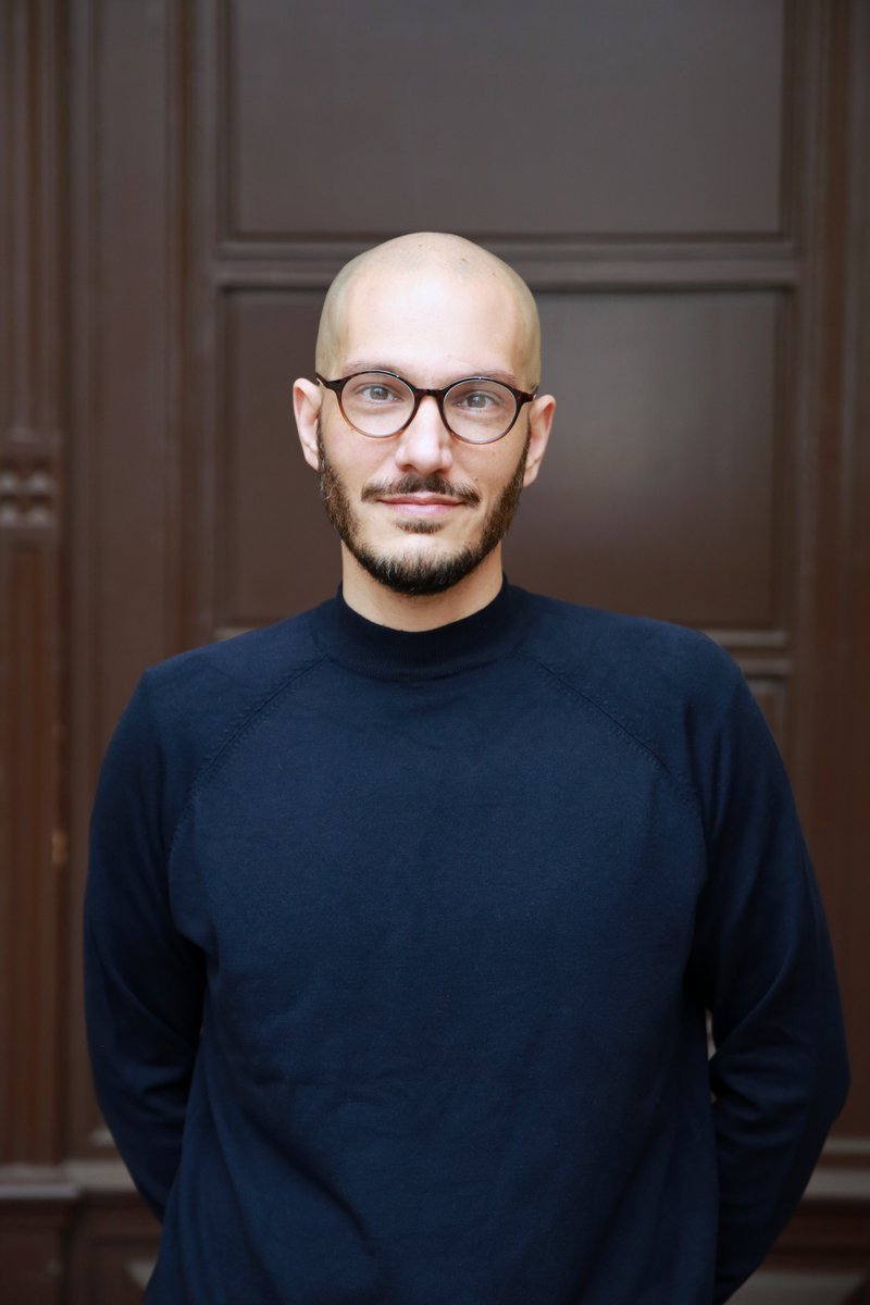 Zum Wochenbeginn gibt es eine kurze Atempause während der großen Sommerfestivals. Zur Abwechslung könnte man mal lesen? Zum Beispiel unser langes Interview mit Ricardo Carmona in der August-tanz, dem neuen Leiter von <a href="/tanzimaugust/">Tanz im August</a>? (Foto: © Dorothea Tuch) der-theaterverlag.de/tanz/aktuelles…