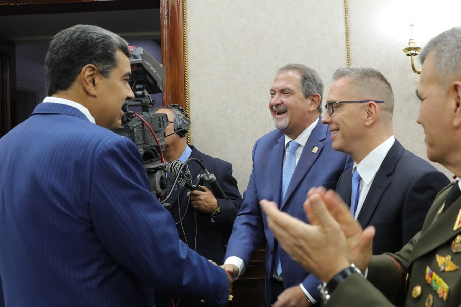 Este trato tan amable y sonriente no lo tuvieron con el PCV entonces quienes son los traidores