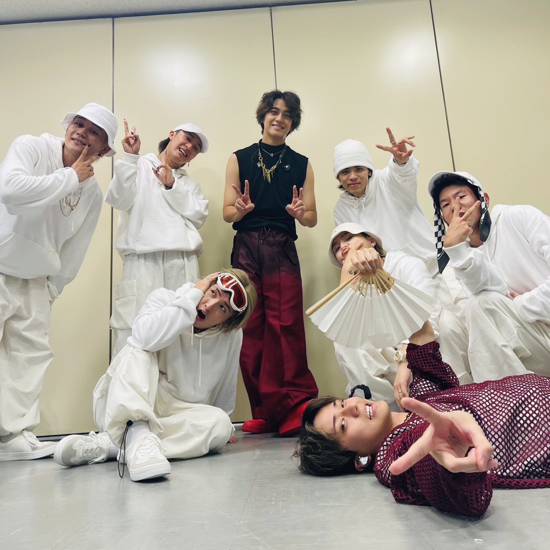 kp_official0523's tweet photo. #ティアラがichiban
#KPがichiban

ありがとうございました！

次は
#なにもの_My_Love_Song
ですよ！

💿https://t.co/bp0hm81ZpG

#ichiban
#My_Love_Song
#なにもの
#KingandPrince
#ピース https://t.co/0JRMStnTdN