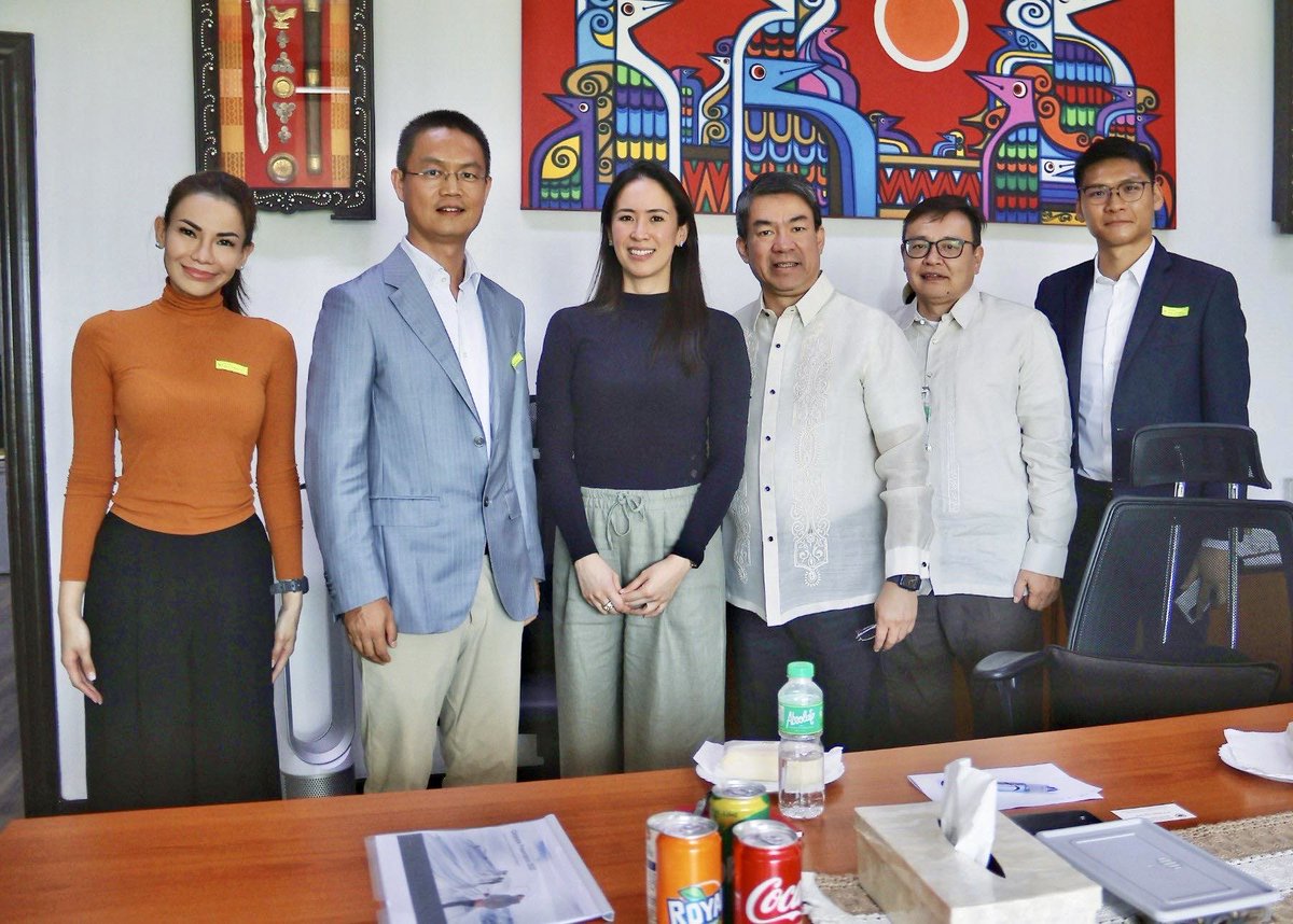 senkokopimentel's tweet photo. I'm glad that my wife Kathryna Yu-Pimentel and I have met @Huawei's Vice President Mr. Weihua Hu and other individuals who are at the forefront of technological innovation. https://t.co/1mnDewO9RY