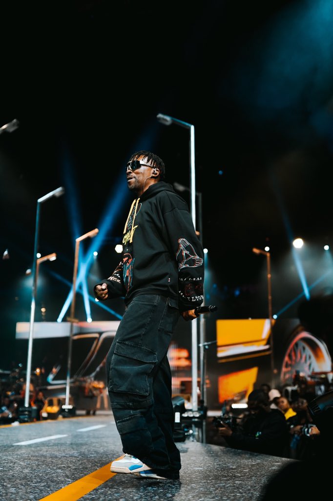 MaEzeeDoesIt's tweet photo. Lento siyโqale singena lutho amapokotโ uvuza๐ #The16thBar #KwestaLegacyConcert #CarnivalCity https://t.co/lgaByoMObo