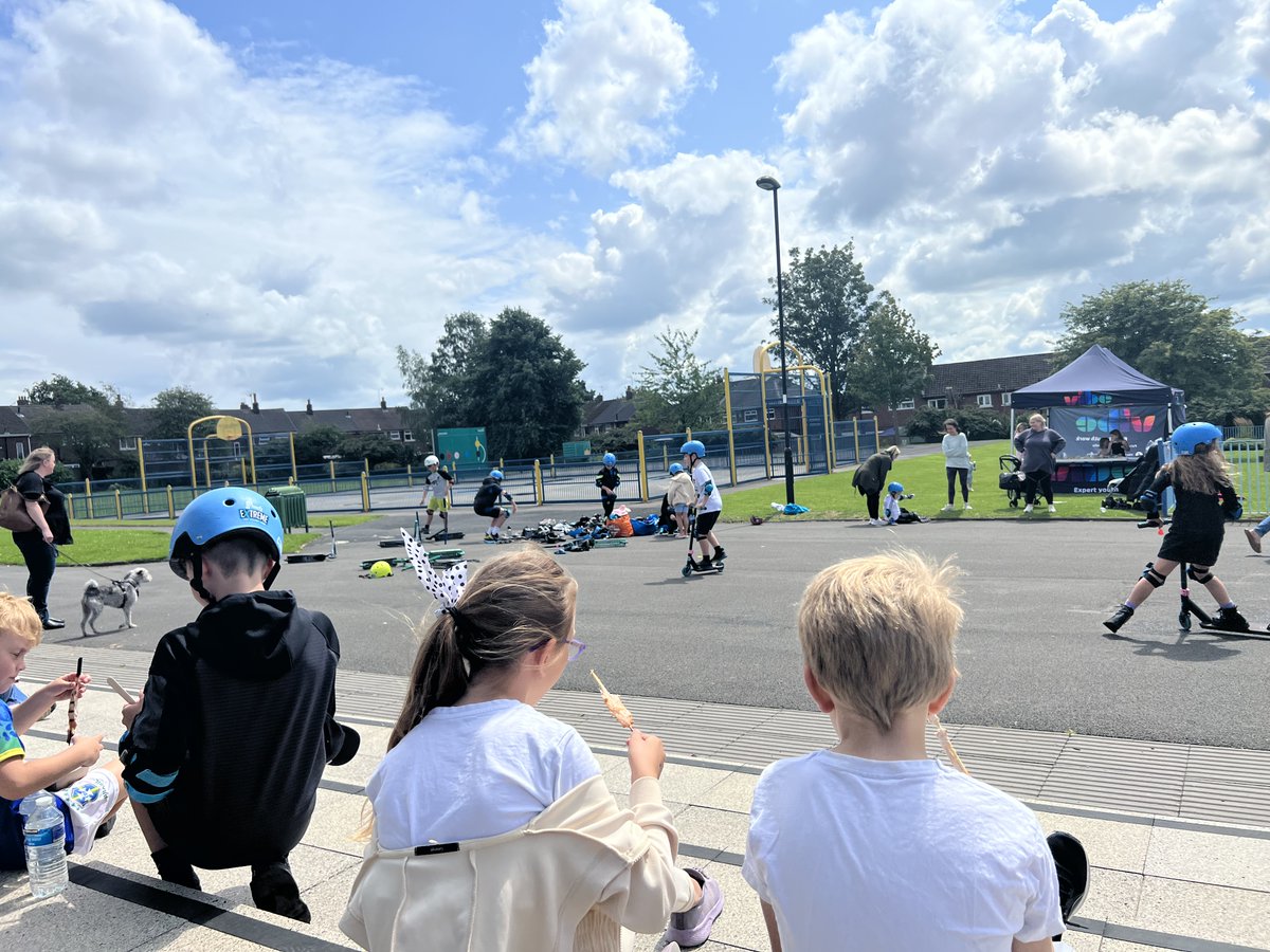 🌼Our last week of Halton HAF kicks off tomorrow at Runcorn Town Park 12-4pm.
Join us for a final 4 days of summer holiday fun!🌞

🎨There will be a variety of activities each day, everything from skating and crafts, to tubing and inflatable fun! 🧵

<a href="/HaltonBC/">Halton Council</a>  
<a href="/WheelsExtreme/">Wheels Extreme</a>