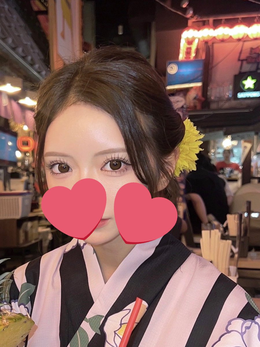 llx_ayu_xll's tweet photo. 「今日だけは絶ｯｯｯ対に他撮り盛りてぇ」ってときに絶ｯｯｯｯ対使うべきディーアップの部分まつ毛。キングダムの束感マスカラ塗りたくってこのつけま3束くらい目尻側に付けるだけでアイドルみたいなぱちぱちの目になるからアイドルになりたい女全員やってほしい。なおカメラは外カメフラッシュ推奨 https://t.co/swjshHHRi5
