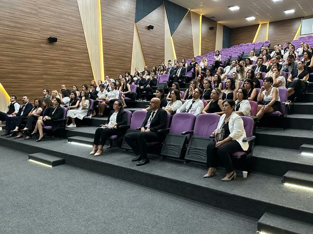 UOCalli's tweet photo. Öğretmen hizmet içi eğitim programımızın ilk günü Kampüs Müdürümüz Hatice ŞENVERDİ Genel Okul İşleyişi ve Kurum Kültürü sunumunu gerçekleştirdi. #UğurluOlmak
#BizBüyükBirAileyiz https://t.co/DzB6L9cXx4