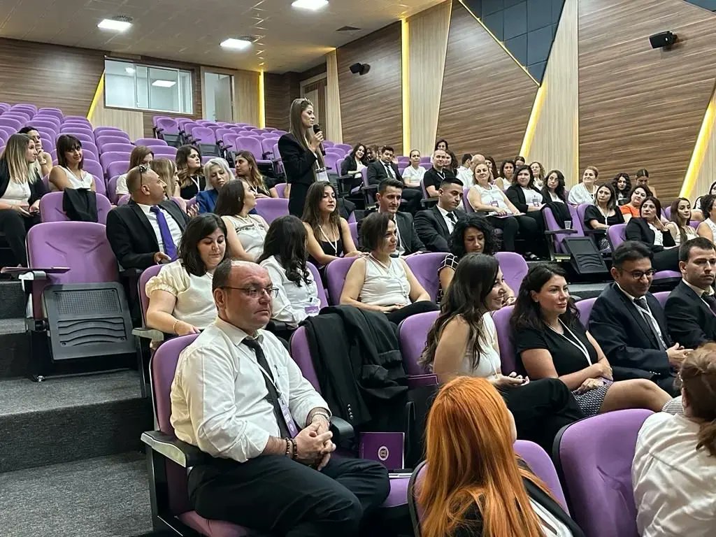 UOCalli's tweet photo. Öğretmen hizmet içi eğitim programımızın ilk günü Kampüs Müdürümüz Hatice ŞENVERDİ Genel Okul İşleyişi ve Kurum Kültürü sunumunu gerçekleştirdi. #UğurluOlmak
#BizBüyükBirAileyiz https://t.co/DzB6L9cXx4
