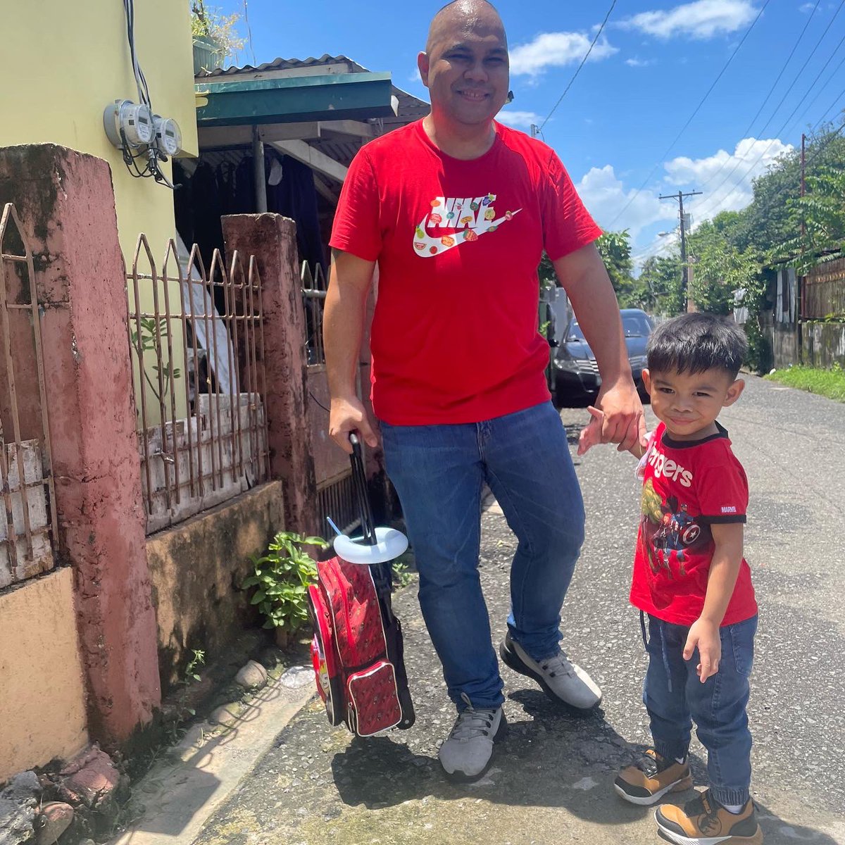 freshfmdan's tweet photo. First day high! Pero mas excited si Daddy kasi inachieve ang #twinning #ootd 😂 #Zac&amp;Daddy #toddler https://t.co/ZVcSnUrxXC