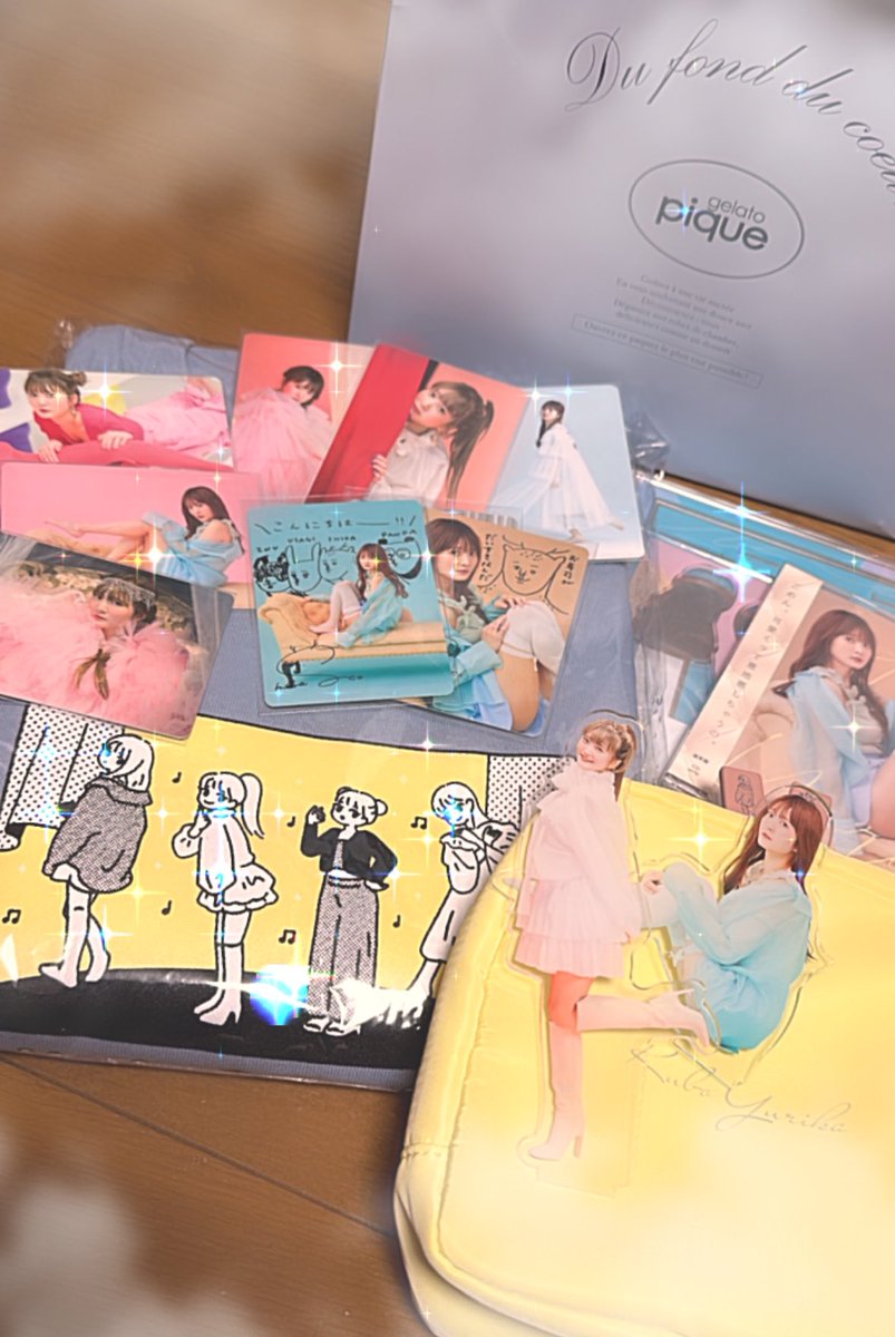 グッズかわよさんですねー！( ᵒ̴̶̷̤‧̫ ᵒ̴̶̷̤  )💖
さっそくポーチ使ってます！！！
(ラバーバンド写し忘れた)