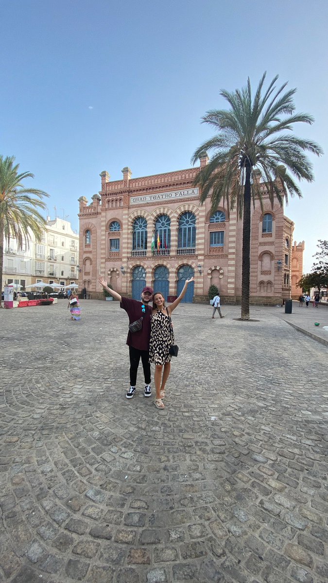 ELTITOSINTHO's tweet photo. Tus papás en Cadiz te desean feliz semana pisha corta ❤️ https://t.co/ifYinLbyvi