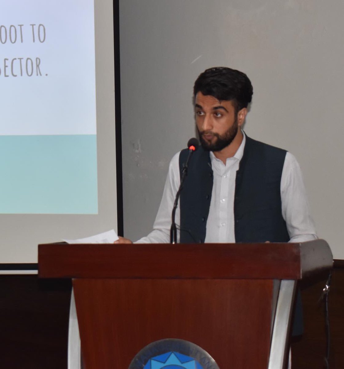 CCPSUMT's tweet photo. Dr. Shahzeb Khan sharing his thoughts and opinion as a session chair on the Research papers presented by Mohsin, Wajeeh Ul Hassan,Ali and others at the First International Conference on Critical Peace Studies. 
#peace #CCPS #internationalconference #research https://t.co/s7oUfq6f7D