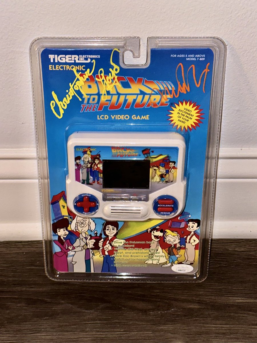121_Gigawattz's tweet photo. ποΈ Christopher Lloyd & Michael J Fox signed Tiger Electronics βBack to the Futureβ Game Sealed (JSA Certified) β
#backtothefuture #christopherlloyd #michaeljfox #tigerelectronics #tigerhandheld #bttf #videogame #autograph #jsa #signature #martymcfly #docbrown https://t.co/ViQBv0bc7c