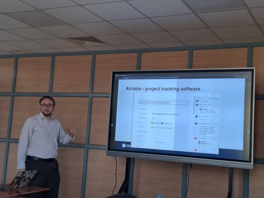 Great to have <a href="/ONS/">Office for National Statistics (ONS)</a> colleagues visiting #Rwanda last week to work with <a href="/statisticsRW/">National Institute of Statistics of Rwanda</a> on data visualisation.

When presented in a clear and engaging way, statistics 📊📈 are accessible to a wider range of people &amp; support better decision-making.