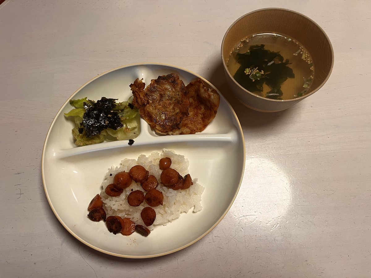Chi_chan0325's tweet photo. 本日、長男が夕飯を作ってくれた。片付けまでやってくれて大助かり。洗って拭いて片付ける姿を見て「食洗機にいれればよかったのに」と旦那。「それだと明日の朝母さんが片付けしないといけないでしょ」と長男。控えめに言って、優しい気遣いのできるいい男に育ったと思う。ご飯もおいしかったー！！ https://t.co/NN9oab6XMf