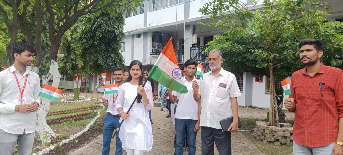 nssdhsgsu_MP's tweet photo. Glimpses of #harghartirangacampaign आज दिनांक 14.08.2023 को #HarGharTiranga 76वें स्वतंत्रता दिवस के अंतर्गत स्वयंसेवकों द्वारा हर विभाग तिरंगा रैली का आयोजन किया गया साथ ही NSS कार्यालय में बहुत सी प्रतियोगिताओं का आयोजन भी किया गया जिनमे की क्विज, गीत गायन, भाषण इत्यादि .... https://t.co/edoyNYwQyM