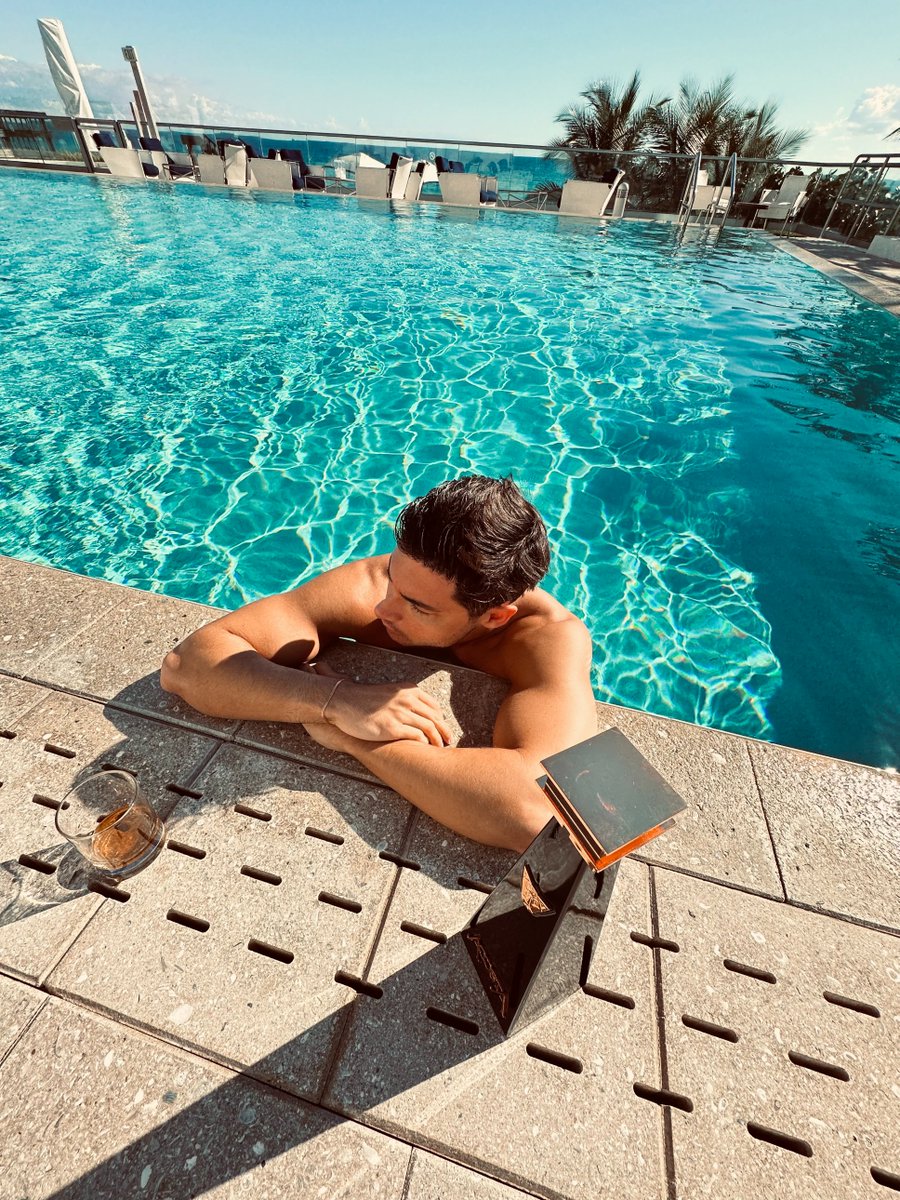 Andrea Denver tweet media