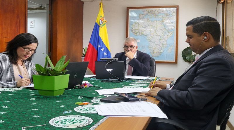 Venezuela y Zimbabue exploran nuevas áreas de cooperación

#ElTipoEsMaduro

vtv.gob.ve/venezuela-zimb…