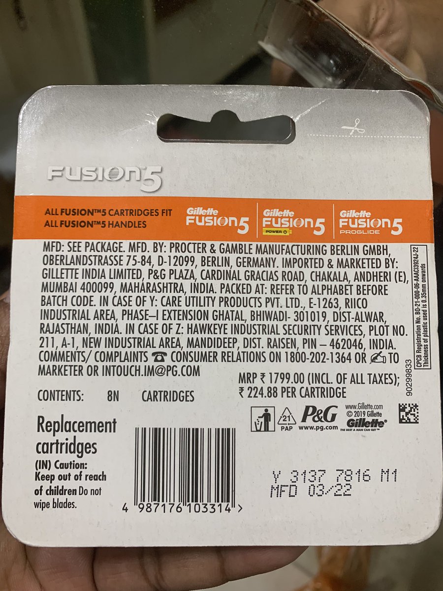 veerendrakumar's tweet photo. @GilletteIndia got fusion 8N pack via @amazonIN that looks fake, reachd ur cc Whtsap 7314718350 2 cnfrm.They r not able 2 confirm if fake but want me 2 use 1st, if issue thy will try 2 help(Funny),is there no method 2 chk fake prod for ur cc and us ?@Gillette @ProcterGamble https://t.co/eblTNnfj1M