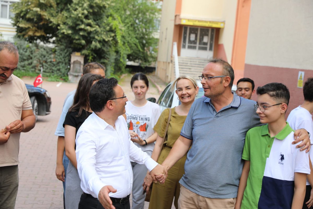 Valimiz Sayın Gökmen Çiçek, Milli Eğitim Müdürümüz Bahameddin Karaköse ile beraber Nuh Mehmet Baldöktü Anadolu Lisesi'ni ziyaret ederek öğrencilerle bir araya geldi.

<a href="/tcmeb/">Millî Eğitim Bakanlığı</a> <a href="/kayserivaliligi/">T.C.Kayseri Valiliği</a> <a href="/gokmen_cicek_/">Gökmen Çiçek</a> <a href="/senolesmer/">Şenol Esmer</a> <a href="/BahameddinK/">Bahameddin KARAKÖSE</a>