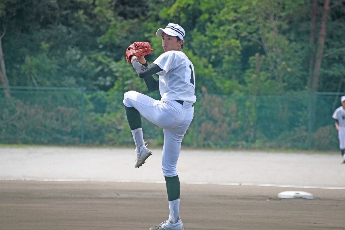 jumbonokachi511's tweet photo. 旭丘 井戸田 晴斗 投手（2年）

超進学校の旭丘に逸材がいました。
長身の右腕で、この日のMAXは136kmでしたが、短いイニングとかなら140kmも超えてきそうな投げっぷり。
上背もあって（185㎝）、伸びしろもたっぷりと感じます。
変化球でカウントを取れるところもプラス材料。
ワンチャンプロも狙えそうな素材です。
夏は4��打っていて未登板だったんですよね。