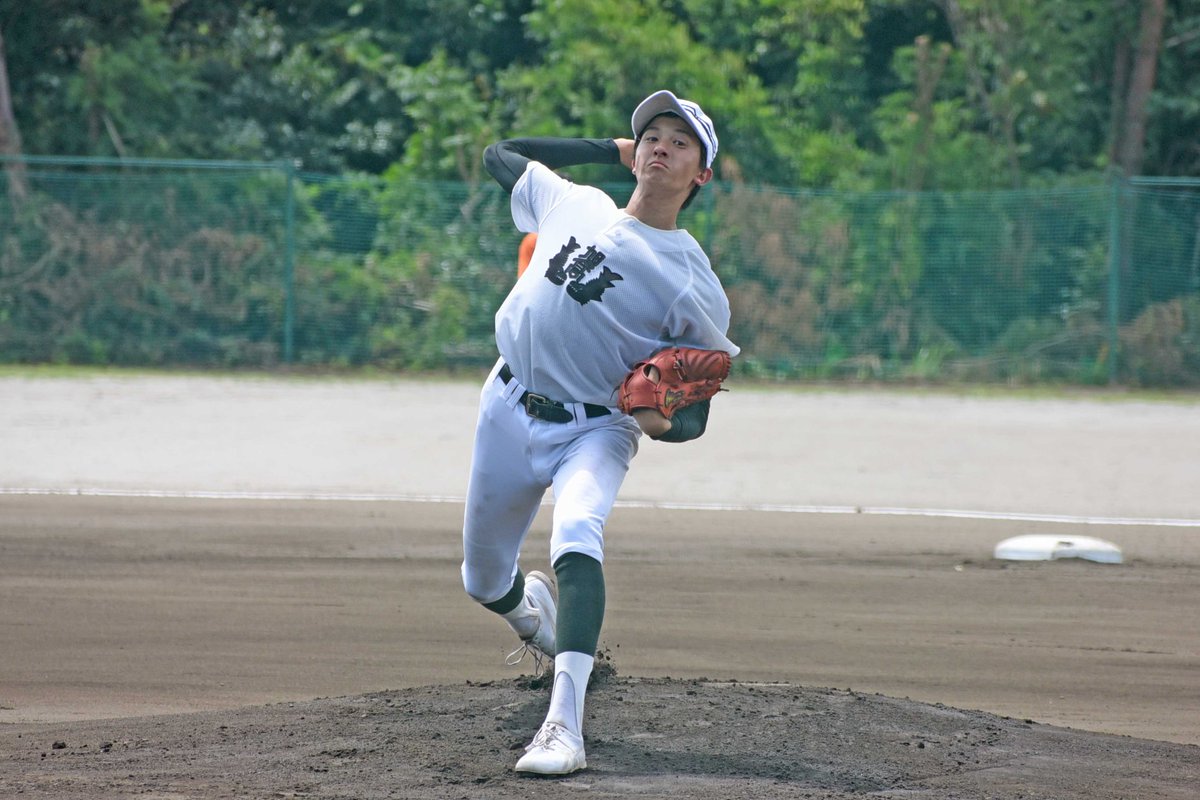 jumbonokachi511's tweet photo. 旭丘 井戸田 晴斗 投手（2年）

超進学校の旭丘に逸材がいました。
長身の右腕で、この日のMAXは136kmでしたが、短いイニングとかなら140kmも超えてきそうな投げっぷり。
上背もあって（185㎝）、伸びしろもたっぷりと感じます。
変化球でカウントを取れるところもプラス材料。
ワンチャンプロも狙えそうな素材です。
夏は4��打っていて未登板だったんですよね。