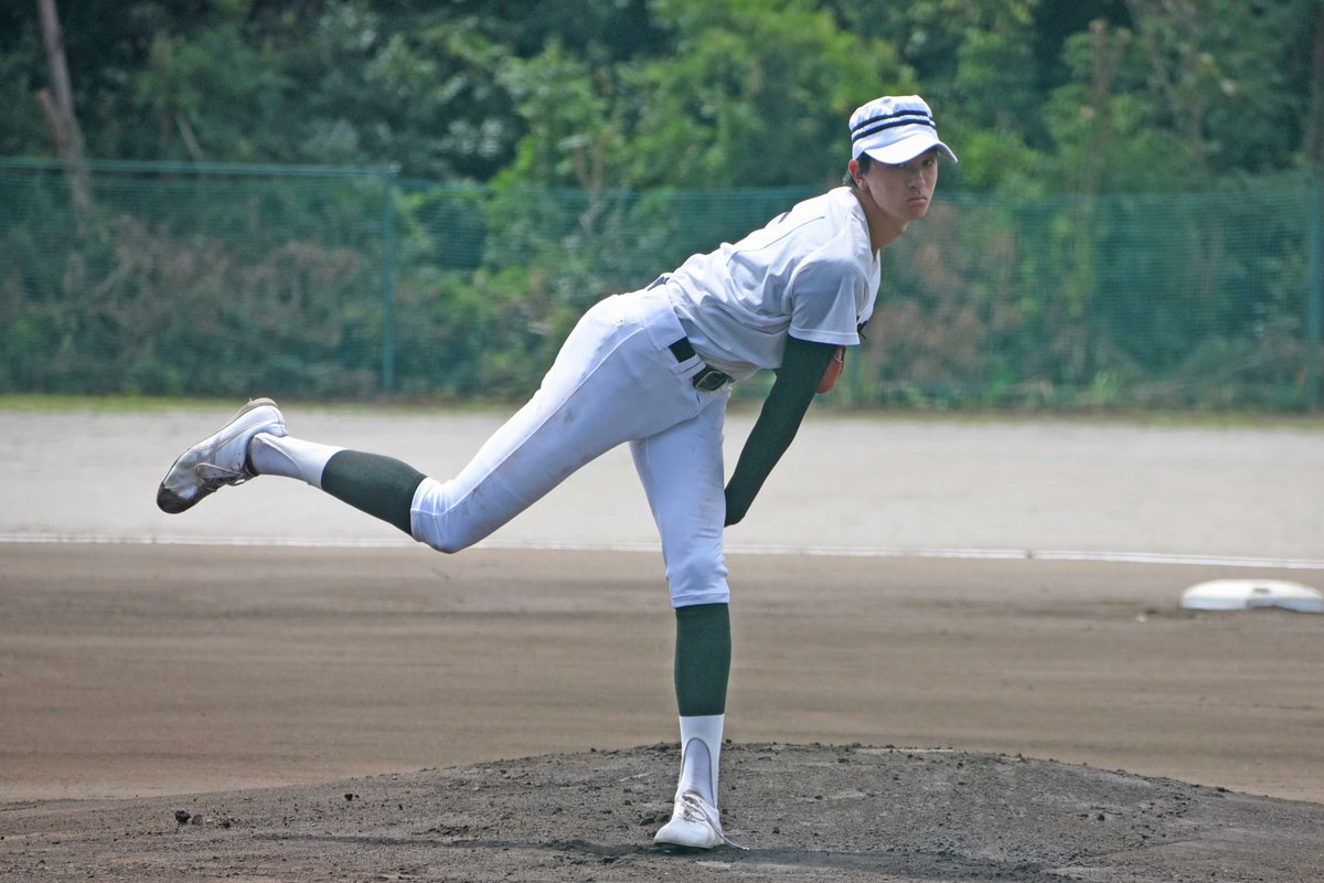 jumbonokachi511's tweet photo. 旭丘 井戸田 晴斗 投手（2年）

超進学校の旭丘に逸材がいました。
長身の右腕で、この日のMAXは136kmでしたが、短いイニングとかなら140kmも超えてきそうな投げっぷり。
上背もあって（185㎝）、伸びしろもたっぷりと感じます。
変化球でカウントを取れるところもプラス材料。
ワンチャンプロも狙えそうな素材です。
夏は4��打っていて未登板だったんですよね。