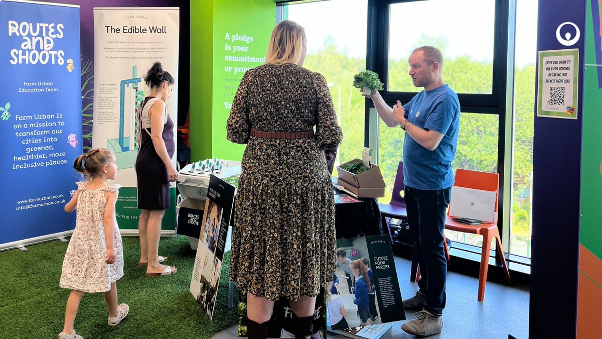 VeoliaUK's tweet photo. Last Friday we threw open the @MerseyRDC doors for our #SummerOpenDay 🌞
Almost 200 visitors came on our scavenger hunt through the Discovery Centre and learnt about all types of sustainable waste behaviours, learning how we can all make a powerful difference, big or small ♻️ https://t.co/wGNtLm5Kd2