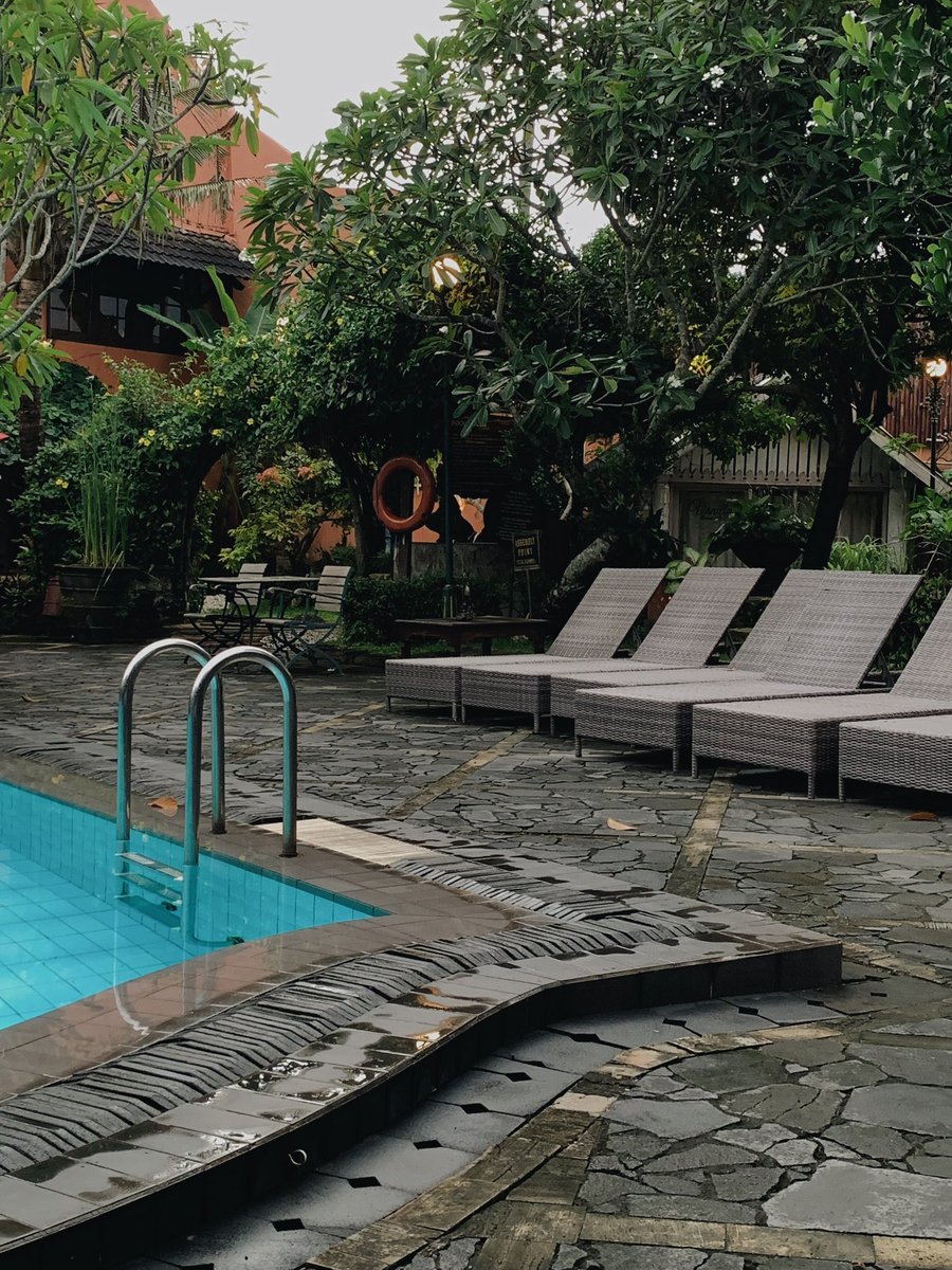 linskinjournal's tweet photo. menurut ku kalau ke Jogja nggak perlu khawatir mau nginep dimana. banyak penginapan or hotel yg bisa jadi pilihan sesuai budget!

beberapa hotel yg menurut ku worth to try jika kalian mau liburan or stay di Jogja. start from 150ribu an ✨😋⤵️

a thread. https://t.co/SQXk3uQEEX