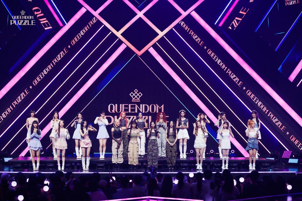 MnetKR's tweet photo. [#퀸덤퍼즐] 9회 비하인드 포토📷 

세미파이널 비하인드 포토 공개

걸그룹 최상의 조합을 완성하라! Mnet 〈퀸덤퍼즐〉
내일 (화) 밤 10시 파이널 생방송
8.15 (TUE) 10PM (KST) FINAL

#퀸덤퍼즐 #QUEENDOMPUZZLE #퀸덤 #Mnet #엠넷 https://t.co/tnCIhrNpE3