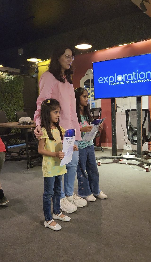 explorebyyumna's tweet photo. Journey's end: Our Space Explorers Summer Camp concludes with an awe-inspiring 'Universe in 3D' workshop, 🌌 leaving young minds full of cosmic wonder! 

#summercamp2023 #spacecamp #astronauts #astronomia #timelessuniverse #3dvisualization #explorer #steameducation https://t.co/omCoY7o1B7