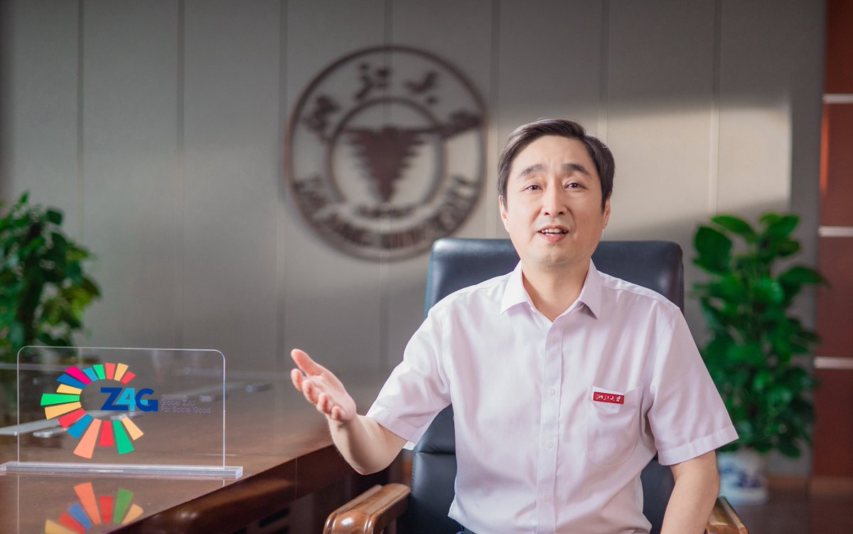 ZJU_China's tweet photo. HUANG Xiangfeng, Vice Chairman of the #ZJU Council, delivered a speech during the closing ceremony of the 2023 ZJU #SDG Global Summer School, thanking all lecturers, TAs, students, and volunteers who have helped make this year's program a success.🧑‍🏫🧑‍🎓💕 #ZJUGSS https://t.co/2wykeNSpUa