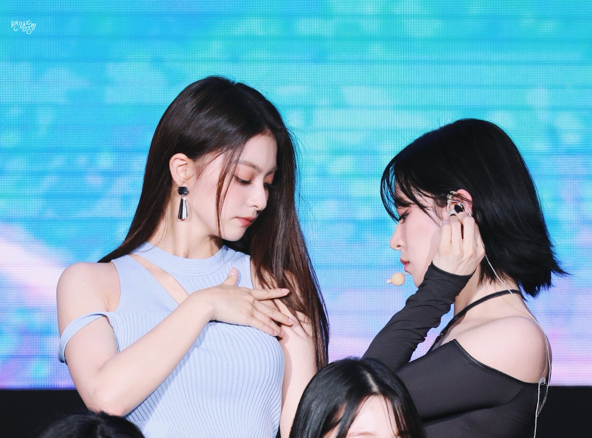 f9_sy9ood's tweet photo. 230812 프로미스나인

#프로미스나인 #이채영 #이나경 https://t.co/3grpWMEfQu