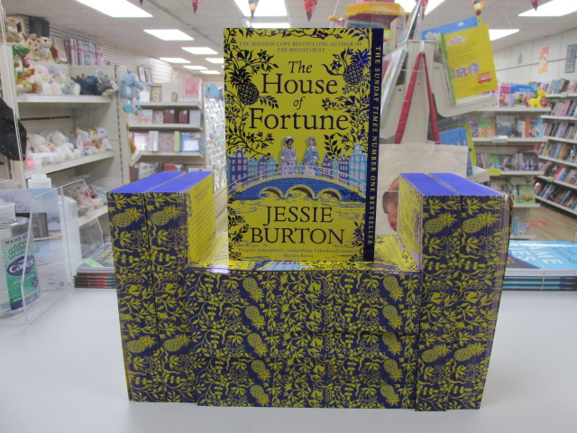 Victoria_Books's tweet image. 👀Look 👀
at the beautiful #sprayed edges on 
The House of Fortune by Jessie Burton 
@picadorbooks have done a wonderful job 
#Haverfordwest #Pembrokeshire
