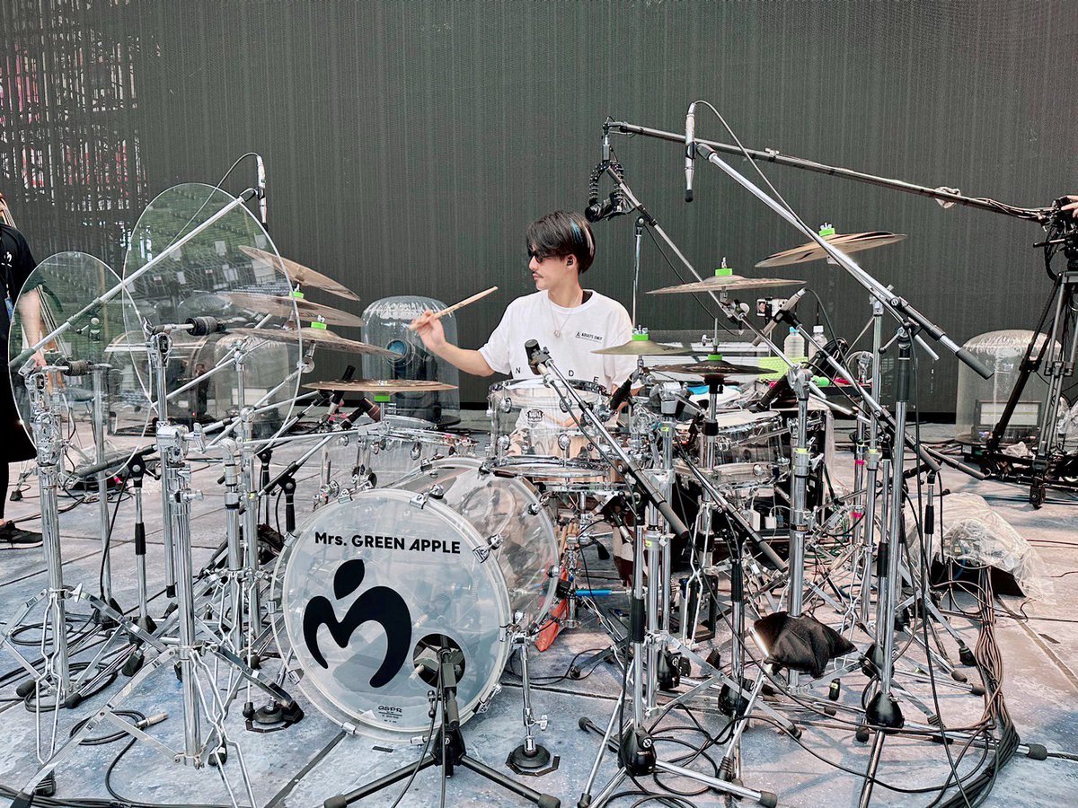 tatakiyagroove's tweet photo. 今回のAtlantis公演に合わせて特別に暑さ吹き飛ばす実に涼しげで夏爽快クリアなセッティングに仕上げました🎐✨
Soooooo Cooooool!!!✨
“ダニー's スペシャル
Atlantis Edition”
です✨🧜♂️🏛🧜♀️✨
#NATAL #Arcadia #Acrylic #Zildjian
#SDARK #SAKAE #Roland #SNAREWEIGHT #LowboyBeater
#神田棒
#DOMELIVE_Atlantis
#MrsGREENAPPLE
#ダニキ #ダニー