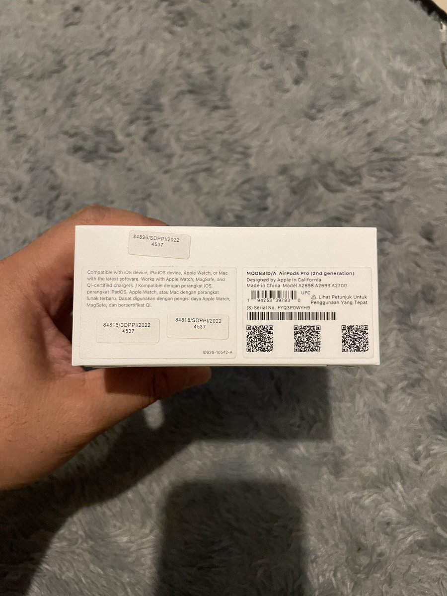 dimasigit's tweet photo. Wts airpods pro generasi ke-2. Buka harga 3,749k. Boleh nego sampe jadi yah, ini barang ori beli via web ibox, harga normal 4,299jt. Pasaran di tokped 3,9jt. https://t.co/KzmFw00Igc