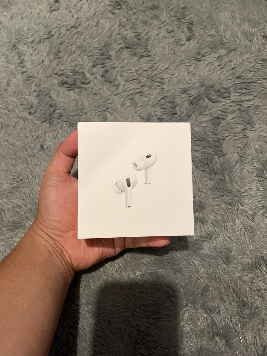 dimasigit's tweet photo. Wts airpods pro generasi ke-2. Buka harga 3,749k. Boleh nego sampe jadi yah, ini barang ori beli via web ibox, harga normal 4,299jt. Pasaran di tokped 3,9jt. https://t.co/KzmFw00Igc