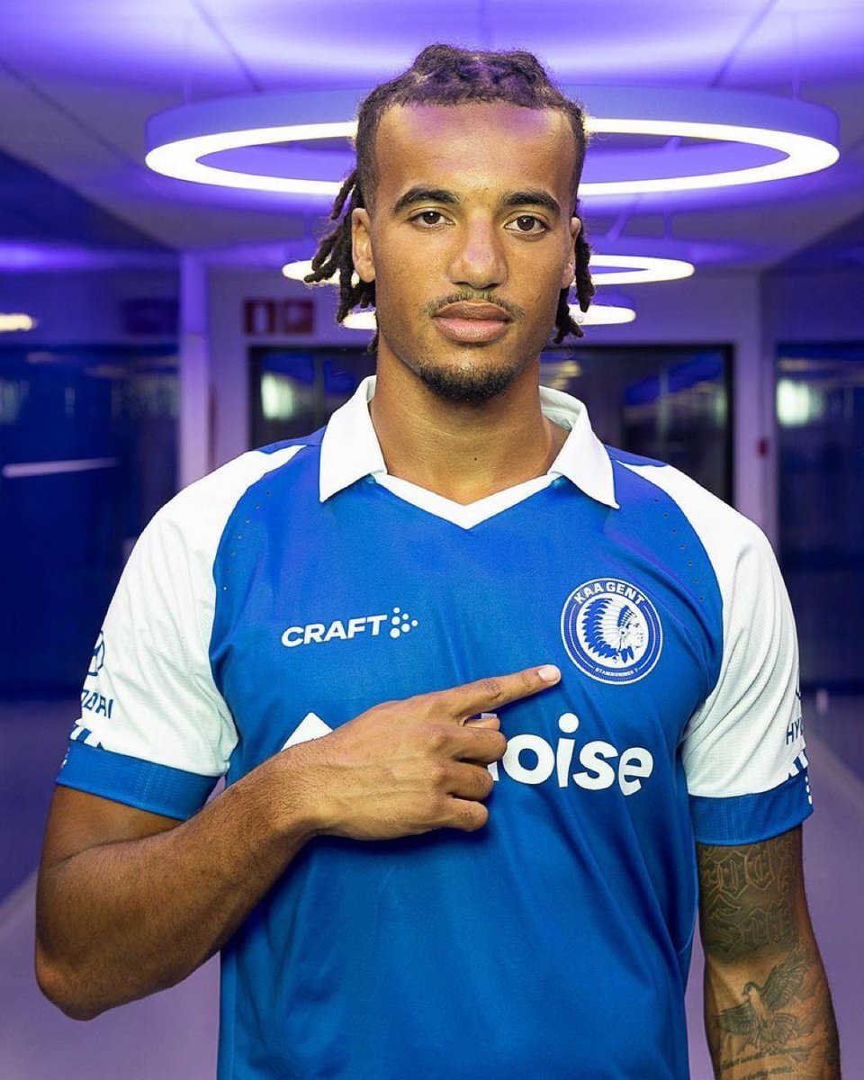 ⚪️🔵 Archie Brown checks in at Gent ✍️ 📸: @KAAGent || #UECL