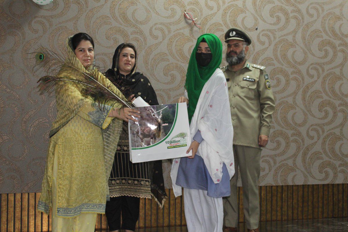 ZooPeshawar's tweet photo. followed by plantation, speeches, national songs and documentary prepared by Zoo administration were played to the participants. At the end prizes were distributed among the students stood first in different categories. https://t.co/LtL65BzpeY
