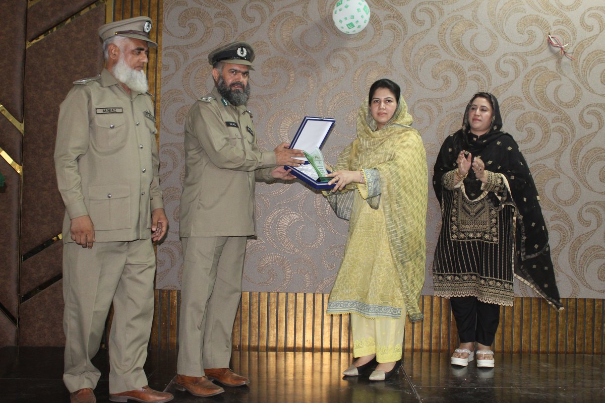 ZooPeshawar's tweet photo. followed by plantation, speeches, national songs and documentary prepared by Zoo administration were played to the participants. At the end prizes were distributed among the students stood first in different categories. https://t.co/LtL65BzpeY