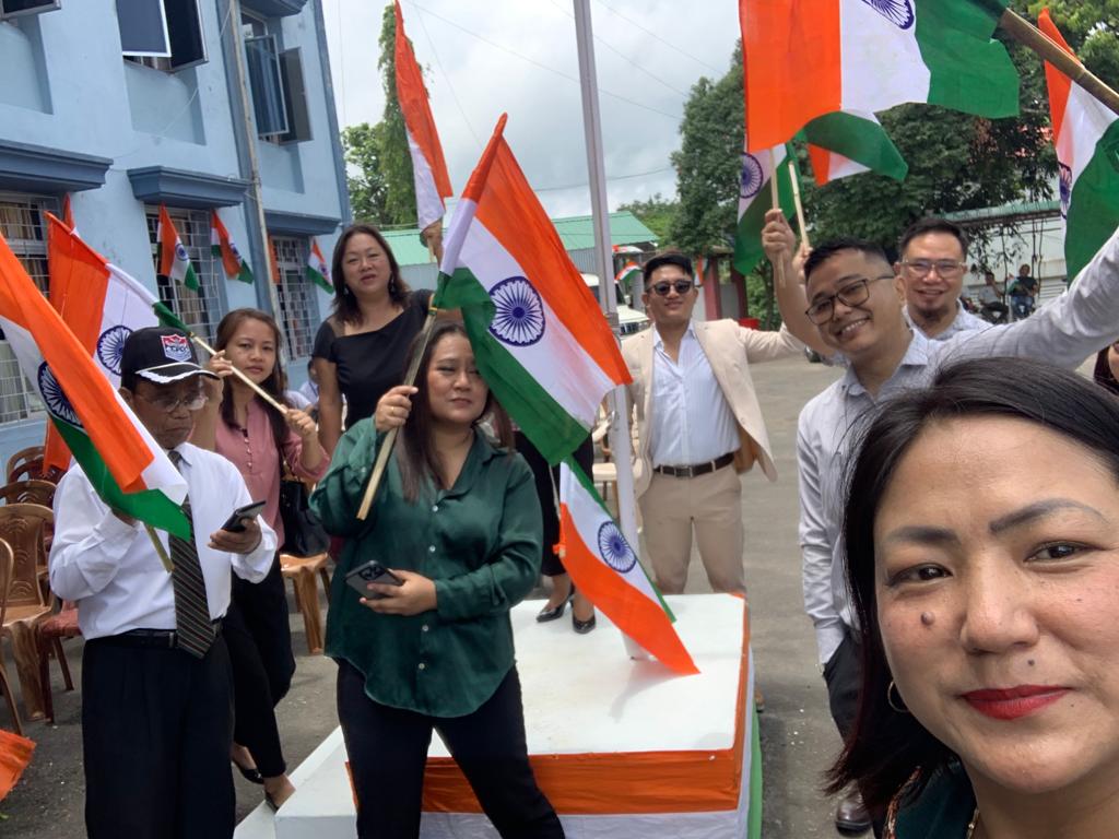 dipr_mizoram's tweet photo. Glances of the Meri Maati Mera Desh / Har Ghar Tiranga Campaign going on with full fervour in Kolasib District.
#twowheelerrally
#VeeronkaVardanPlaque
@PMOIndia
@AmitShah
@AmritMahotsav
@HarGharTirangaa
#DCKolasib https://t.co/6PzQAkFWGa
