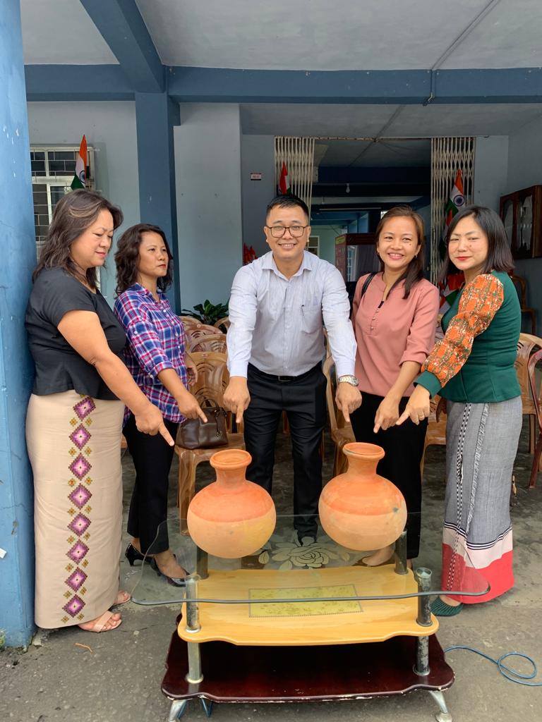 dipr_mizoram's tweet photo. Glances of the Meri Maati Mera Desh / Har Ghar Tiranga Campaign going on with full fervour in Kolasib District.
#twowheelerrally
#VeeronkaVardanPlaque
@PMOIndia
@AmitShah
@AmritMahotsav
@HarGharTirangaa
#DCKolasib https://t.co/6PzQAkFWGa