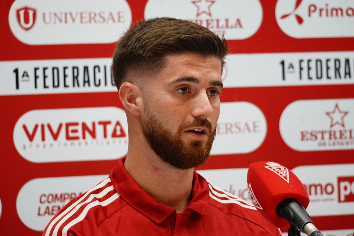 PRESENTACIÓN | 🗣️ Álex Zalaya: "Siempre quiero una competencia sana, y lo importante es que estemos bien para ponerselo difícil al míster".

#BienvenidoAlex