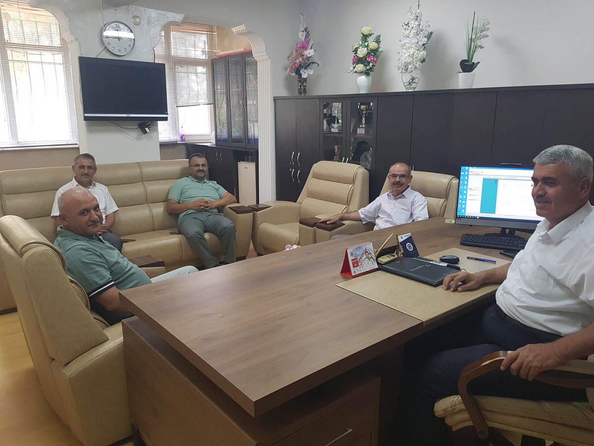 eyupbulentmiran's tweet photo. Hac ibadetinden dönen Aksu İlçe Milli Eğitim Müdürümüz Süleyman Gökçen ve Şube Müdürü Hasan Kürlü yü ziyaret ettik.  
Ziyaretleri makbul ve mebrur olsun inşallah. @suleymangokcen1 @KurluHasan https://t.co/S4V5geH9kY