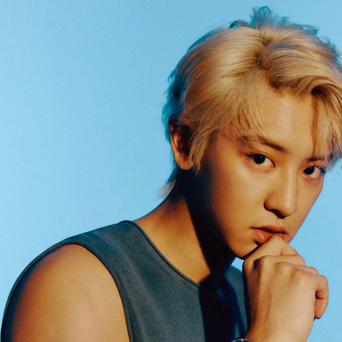 exochartstats's tweet photo. CHANYEOL reveals that he is preparing for his solo debut in a fansign today. https://t.co/noUWzHm2GF