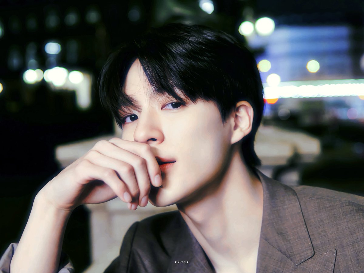 PIECE_NCT's tweet photo. [JENO] Golden Age 

black or red 🖤/❤️ ⁉️

#JENO #제노 #이제노 #NCT #NCTDREAM https://t.co/EZmS1yM5IG