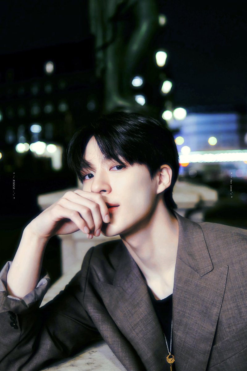 PIECE_NCT's tweet photo. [JENO] Golden Age 

black or red 🖤/❤️ ⁉️

#JENO #제노 #이제노 #NCT #NCTDREAM https://t.co/EZmS1yM5IG