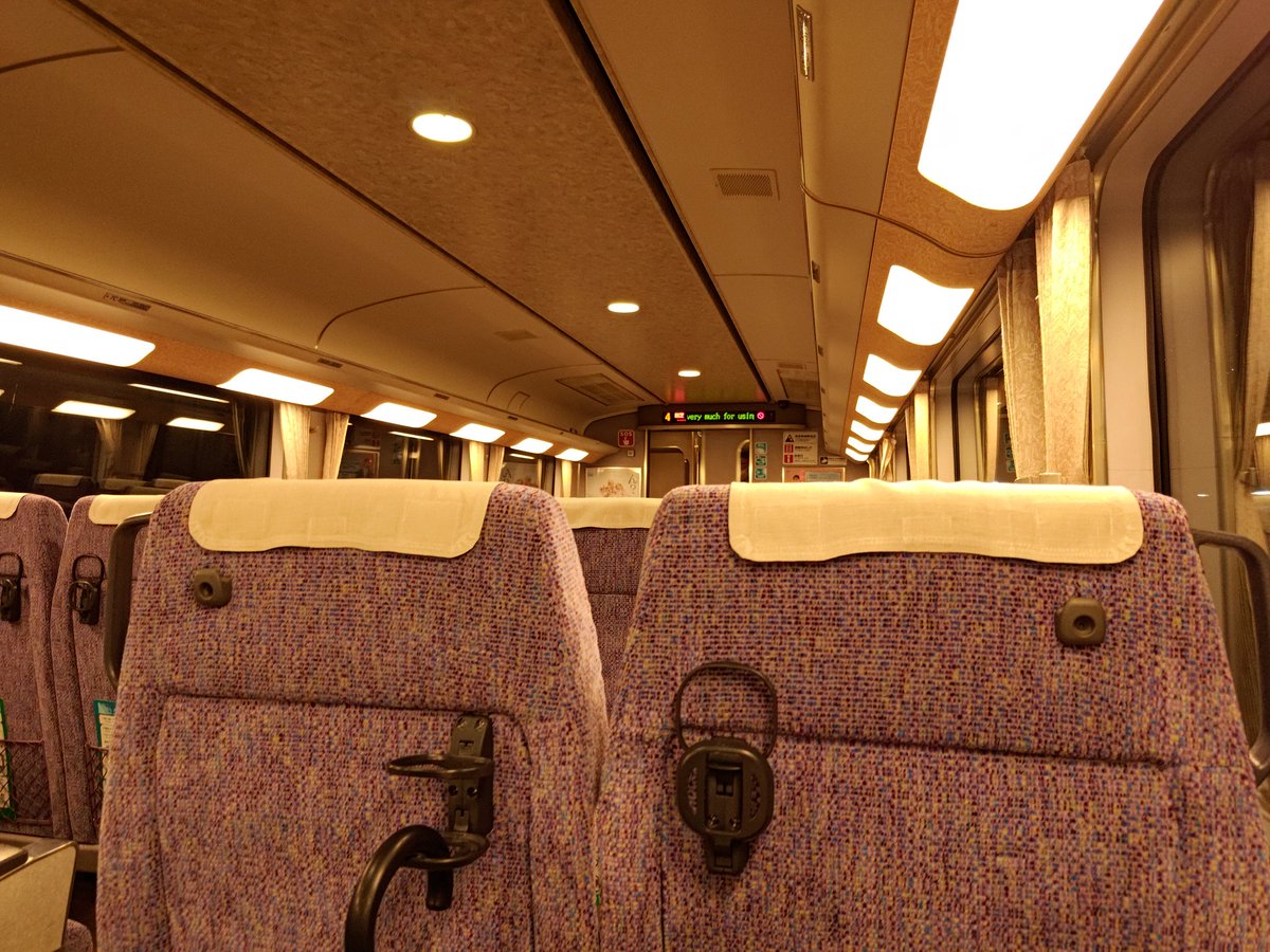 28ki_2ki's tweet photo. 帰省はオーシャンアローくんのお世話になります。編成変更で283系6＋3両の両先頭Ｇ車にあたるとかなかなか引きが強い。 https://t.co/Za2fOvR7Pq