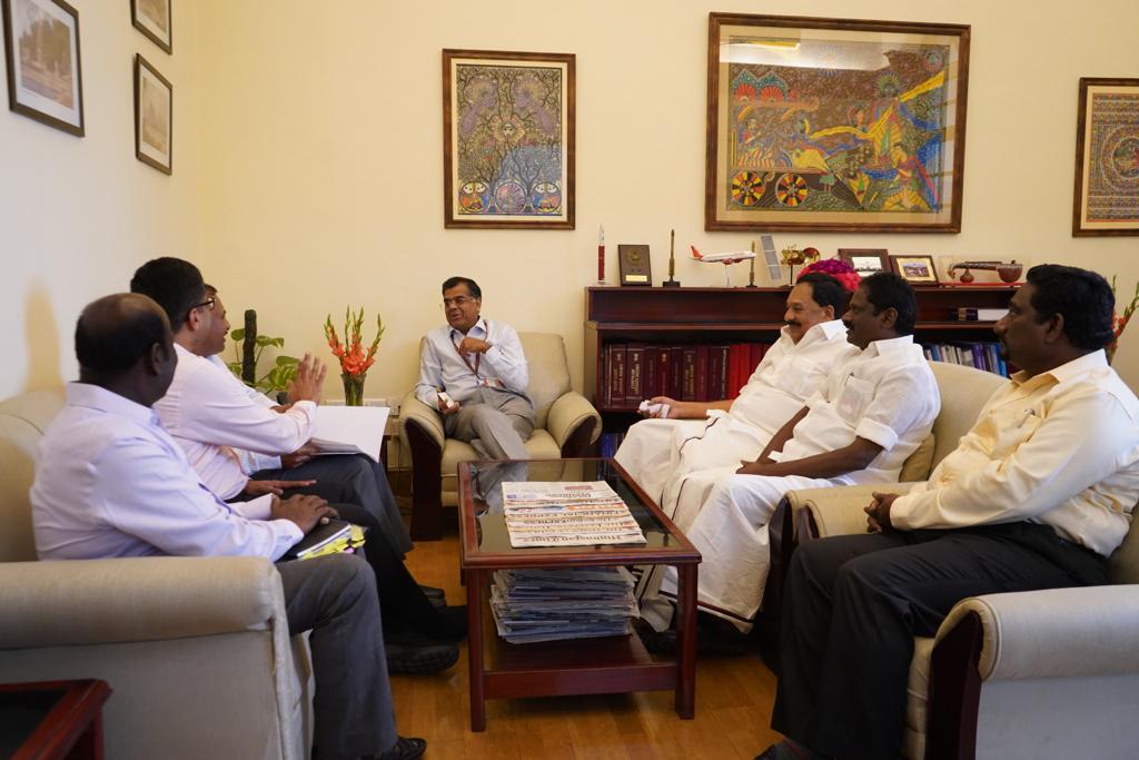 R_Gandhi_MLA's tweet photo. இன்று  புதுதில்லியில் 
ஓன்றிய நிதியமைச்சகத்தின்
செயலாளர்
திரு.T.V.#சோமநாதன்
அவர்களை நானும் 
நேரில் சந்தித்து, 
சேலம் ஜவுளி பூங்கா மற்றும் இதர கோரிக்கைகளை  முன்வைத்து  பேசினார்.இதில் 
டெல்லி மேலிட பிரிதிநிதி
A.K.S.விஜயன் அவர்கள்
அதிகாரிகள் உடனிருந்தனர் https://t.co/phanj4cwPn