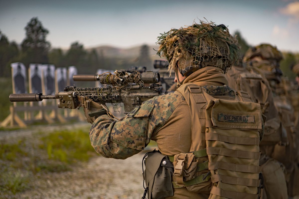 26MEU's tweet photo. Integrated Marksmanship in the High North 🇮🇹🇺🇸

📍 Setermoen, Norway

U.S. Marines with the 26th MEU(SOC), and service members from the #Italian Marines San Marco Brigade participate in an integrated live-fire range part of a Norway Bilateral Exercise. @USMC #WeAreNATO https://t.co/XFK1ispDuU